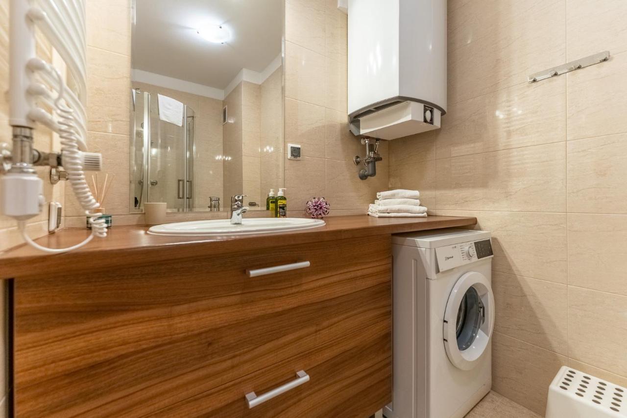 Aqua Marina Plaza-basen *